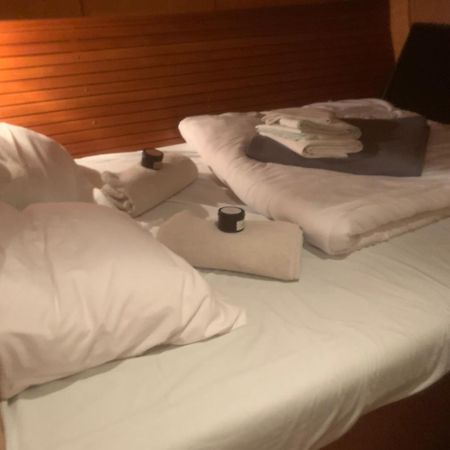 Отель Nuit Sur Un Bateau Ла-Рошель Экстерьер фото