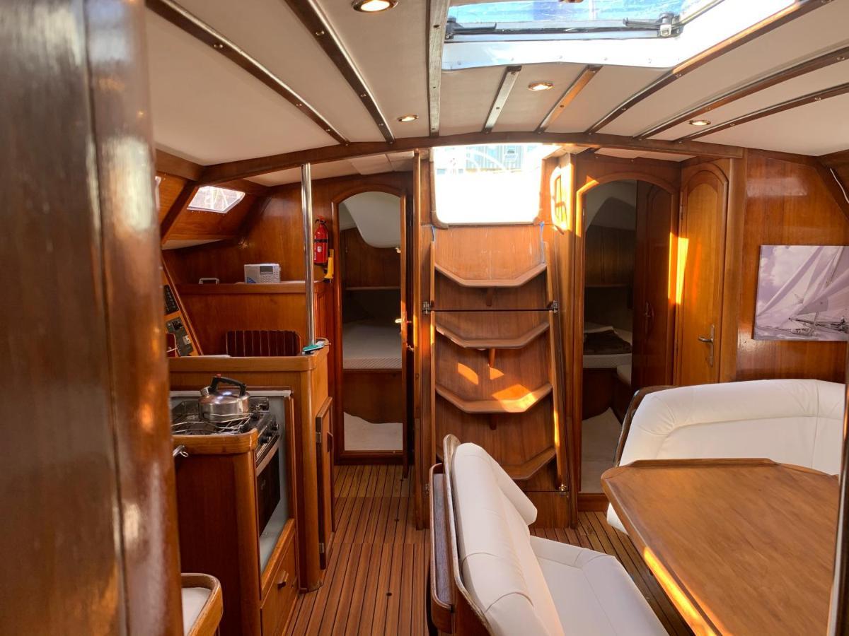 Отель Nuit Sur Un Bateau Ла-Рошель Экстерьер фото