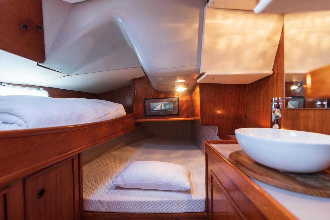 Отель Nuit Sur Un Bateau Ла-Рошель Экстерьер фото