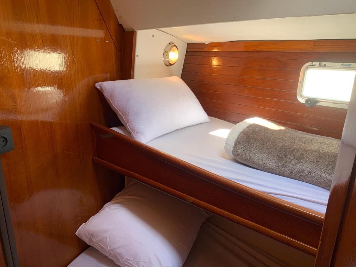 Отель Nuit Sur Un Bateau Ла-Рошель Экстерьер фото