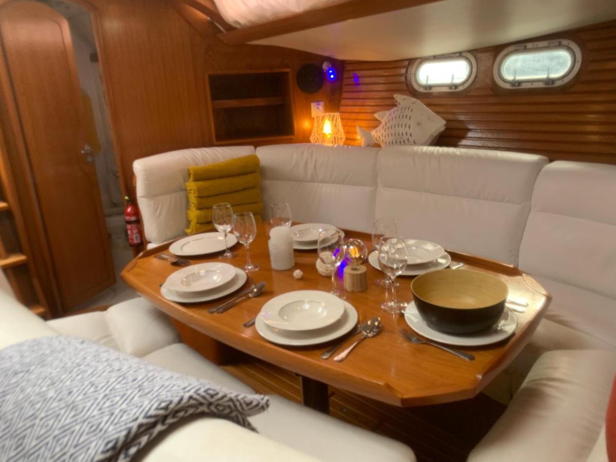 Отель Nuit Sur Un Bateau Ла-Рошель Экстерьер фото