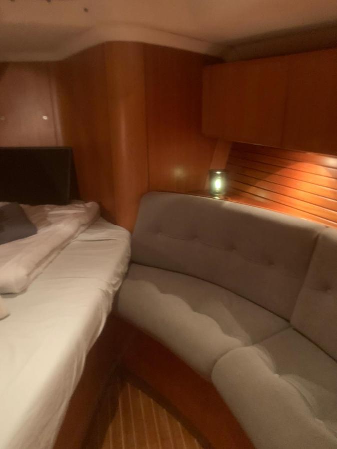 Отель Nuit Sur Un Bateau Ла-Рошель Экстерьер фото